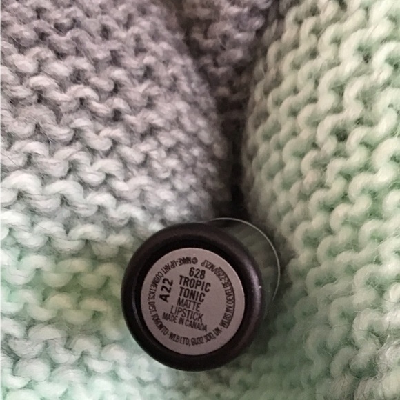 MAC Matte Lipstick Tropic Tonic - Picture 3 of 4